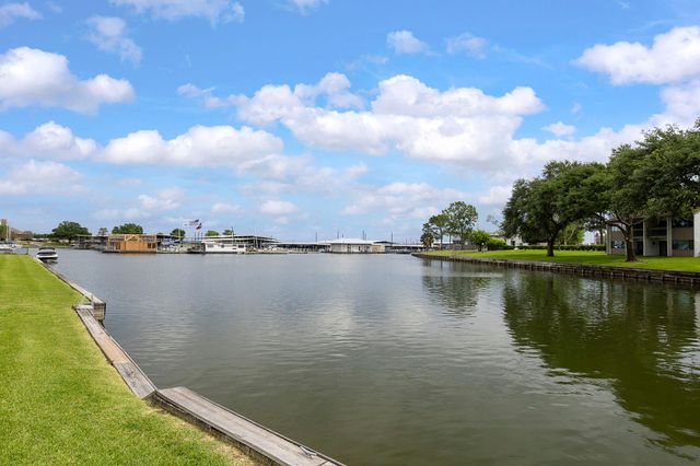 3930 Knollcrest Drive, Montgomery, TX 77356