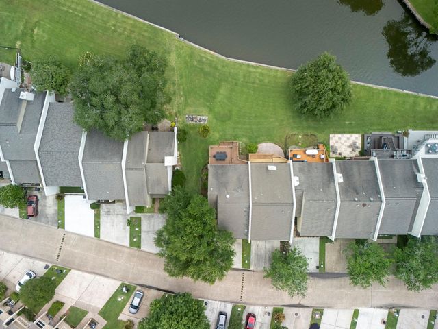 3930 Knollcrest Drive, Montgomery, TX 77356
