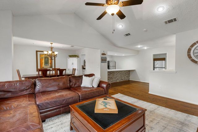 3930 Knollcrest Drive, Montgomery, TX 77356