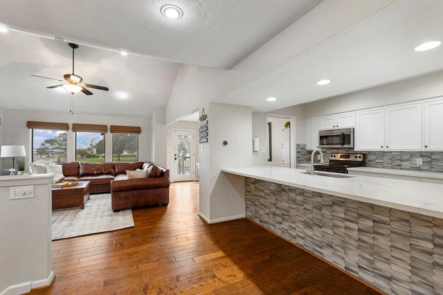 3930 Knollcrest Drive, Montgomery, TX 77356