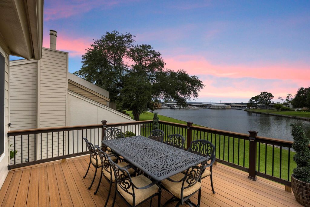 3930 Knollcrest Drive, Montgomery, TX 77356
