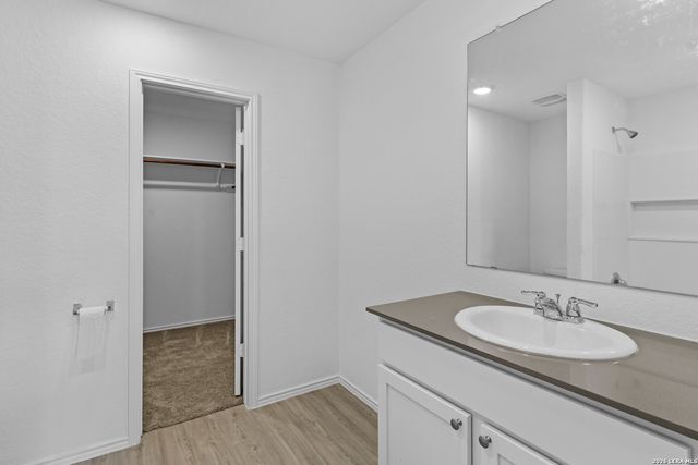 3307 GLACIER BLF, Kerrville, TX 78028