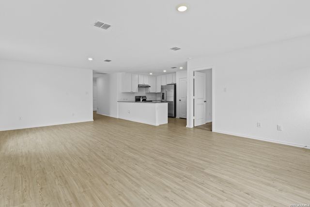 3307 GLACIER BLF, Kerrville, TX 78028