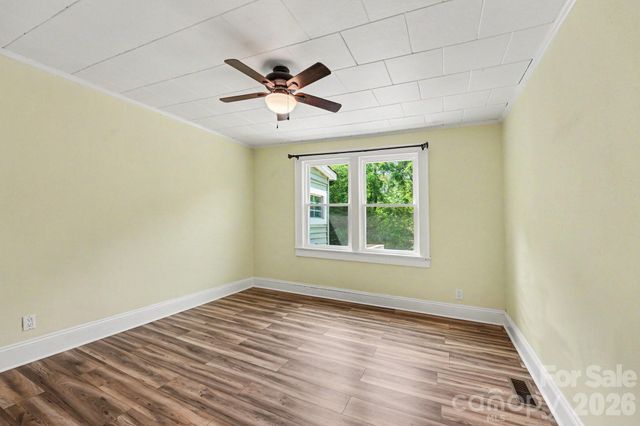 3230 12th Avenue SE, Hickory, NC 28602