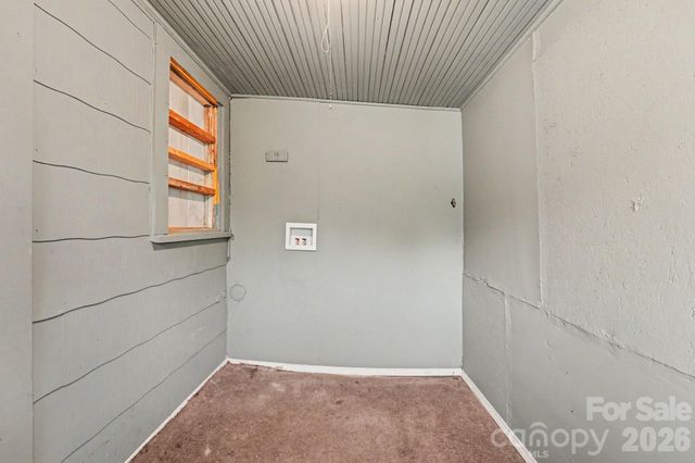 3230 12th Avenue SE, Hickory, NC 28602