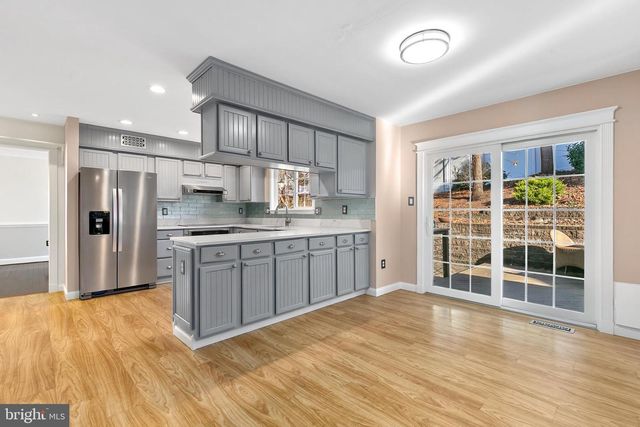 1521 FENWAY RD, Crofton, MD 21114