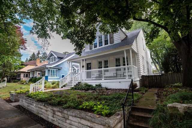 4050 N Stowell AVENUE, Shorewood, WI 53211