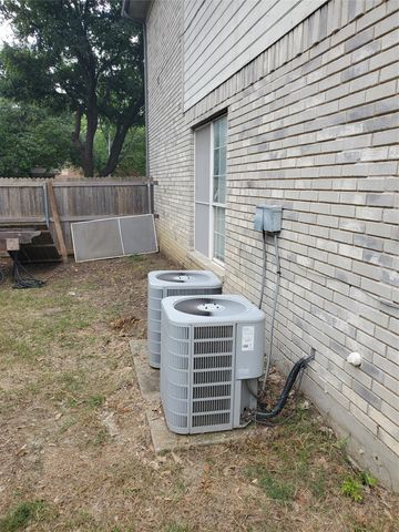 5423 Bryce Canyon Court, Fort Worth, TX 76137