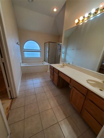 5423 Bryce Canyon Court, Fort Worth, TX 76137