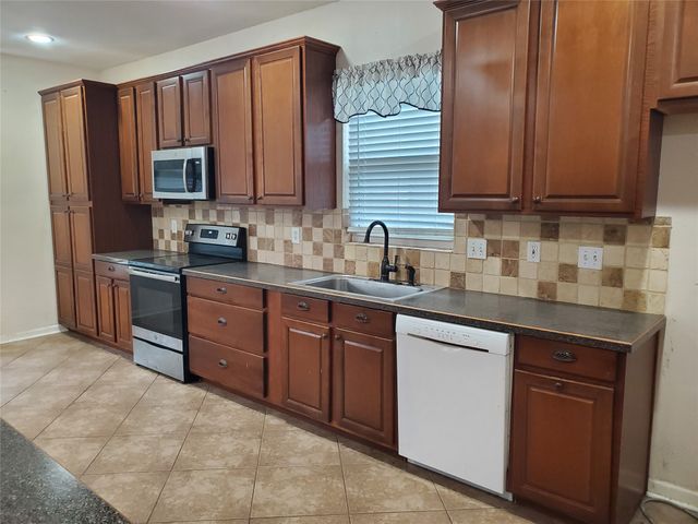 5423 Bryce Canyon Court, Fort Worth, TX 76137