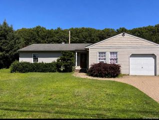 81 Bellwood Avenue, South Setauket, NY 11720