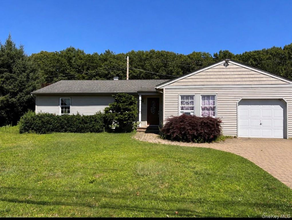 81 Bellwood Avenue, South Setauket, NY 11720