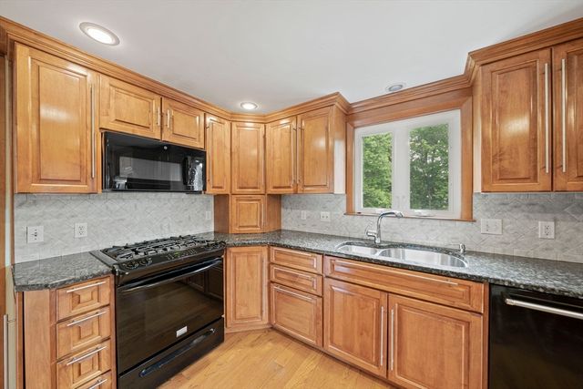 20 Worcester Dr, Norwood, MA 02062