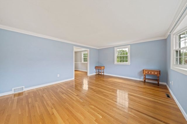 20 Worcester Dr, Norwood, MA 02062