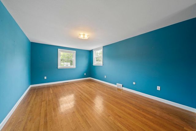 20 Worcester Dr, Norwood, MA 02062