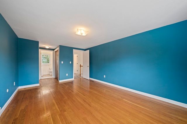 20 Worcester Dr, Norwood, MA 02062