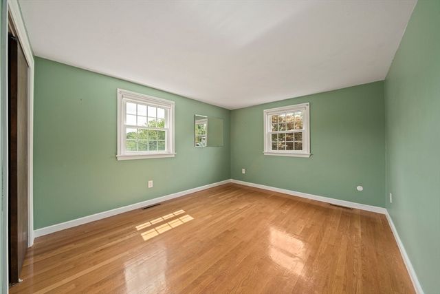 20 Worcester Dr, Norwood, MA 02062