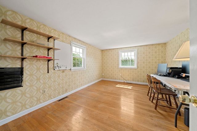 20 Worcester Dr, Norwood, MA 02062