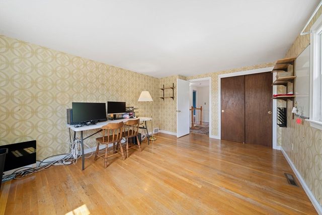 20 Worcester Dr, Norwood, MA 02062