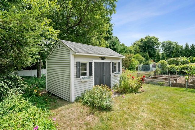 20 Worcester Dr, Norwood, MA 02062
