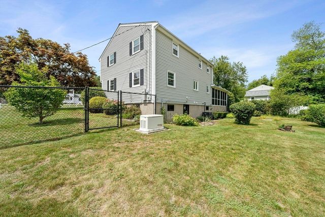 20 Worcester Dr, Norwood, MA 02062