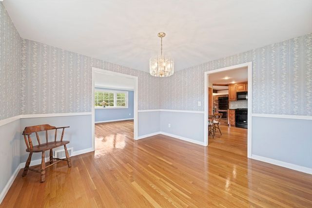 20 Worcester Dr, Norwood, MA 02062
