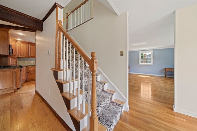 20 Worcester Dr, Norwood, MA 02062