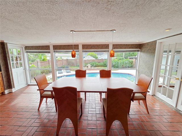 2910 11TH AVENUE N, St Petersburg, FL 33713