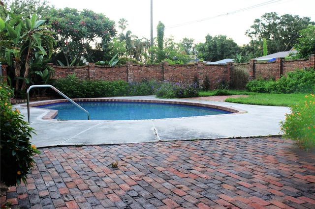 2910 11TH AVENUE N, St Petersburg, FL 33713