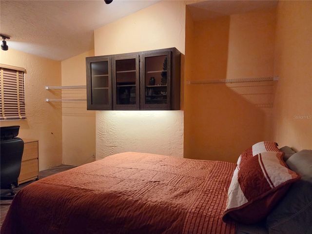 2910 11TH AVENUE N, St Petersburg, FL 33713