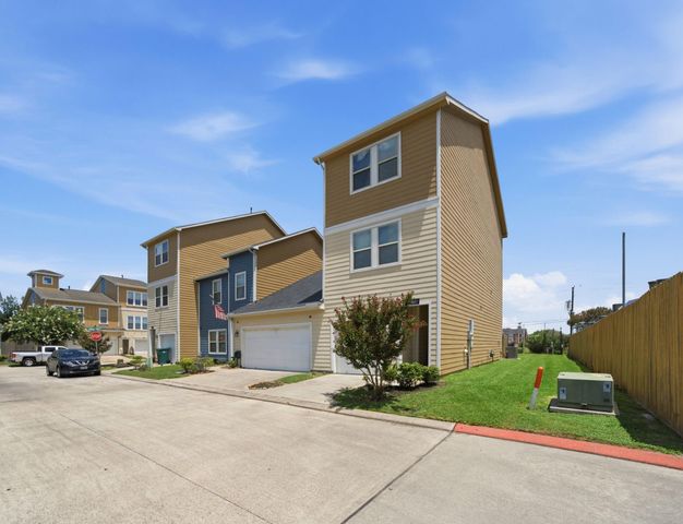 3607 Vineyard Lane, Pasadena, TX 77504