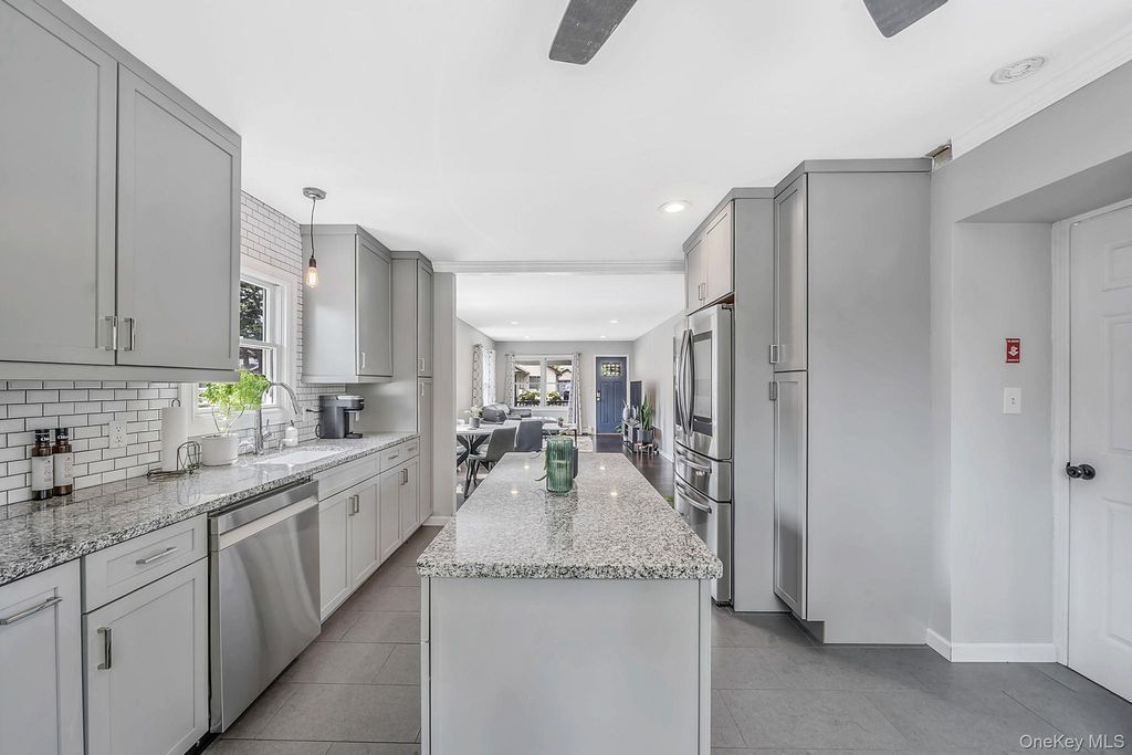 101 Highland Avenue, Patchogue, NY 11772 — photo 4