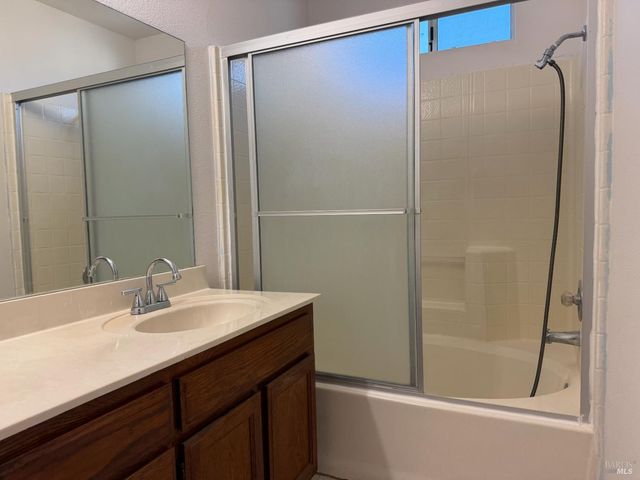 322 Ridgecrest Cir, Suisun City, CA 94585