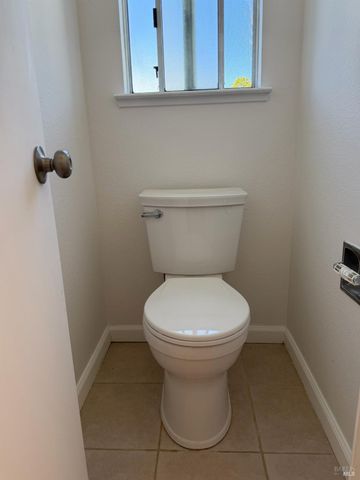 322 Ridgecrest Cir, Suisun City, CA 94585