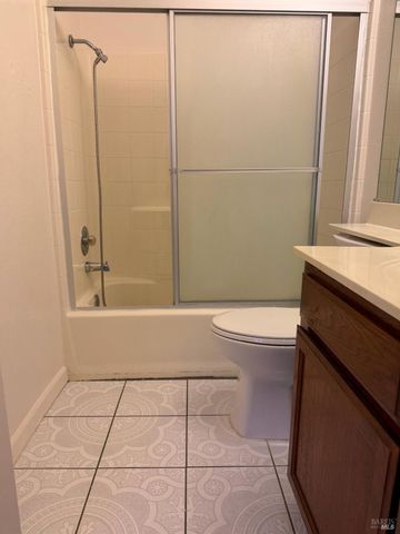 322 Ridgecrest Cir, Suisun City, CA 94585