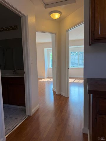 322 Ridgecrest Cir, Suisun City, CA 94585
