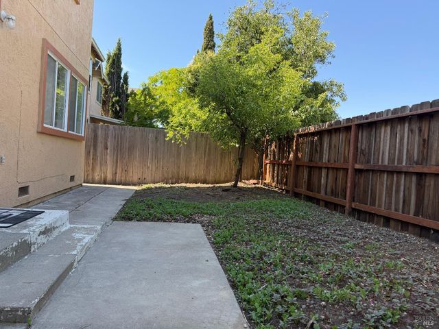 322 Ridgecrest Cir, Suisun City, CA 94585