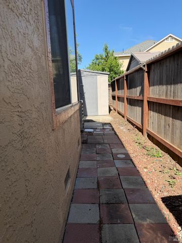 322 Ridgecrest Cir, Suisun City, CA 94585