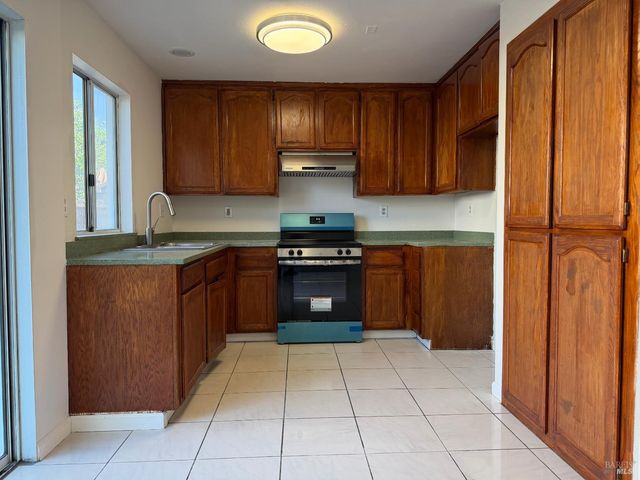 322 Ridgecrest Cir, Suisun City, CA 94585