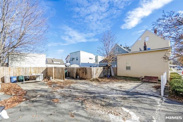 109 Locust Avenue, Wallington, NJ 07057