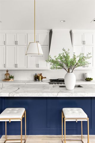 2413 Vagas Street, Dallas, TX 75219