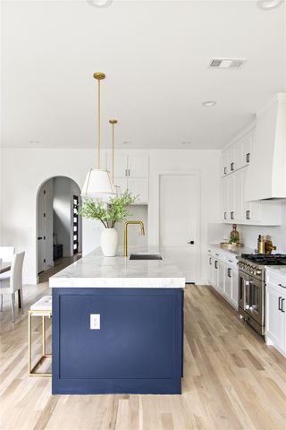 2413 Vagas Street, Dallas, TX 75219