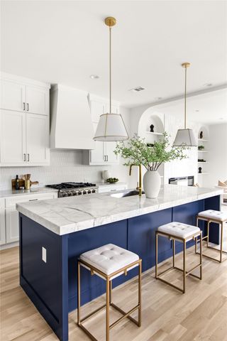 2413 Vagas Street, Dallas, TX 75219