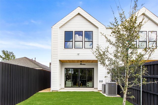 2413 Vagas Street, Dallas, TX 75219