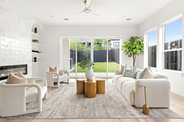 2413 Vagas Street, Dallas, TX 75219