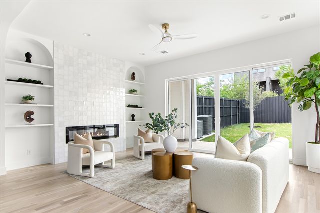 2413 Vagas Street, Dallas, TX 75219