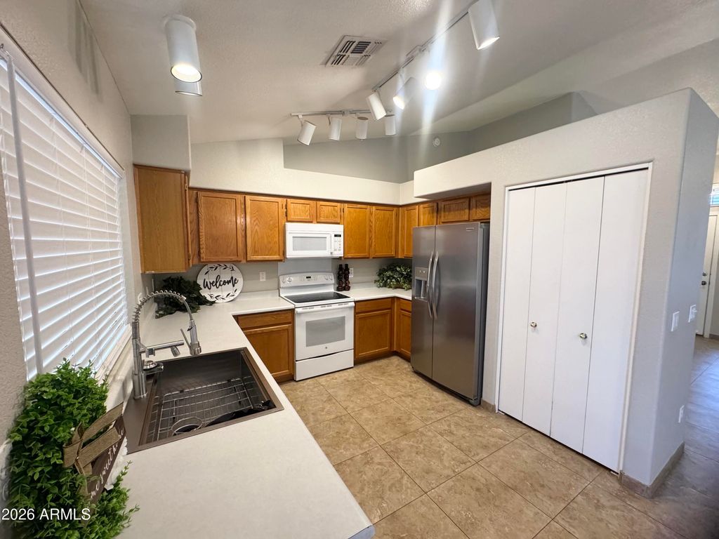 Image 11 of property listing at 1225 S SIERRA Street, Gilbert, AZ 85296