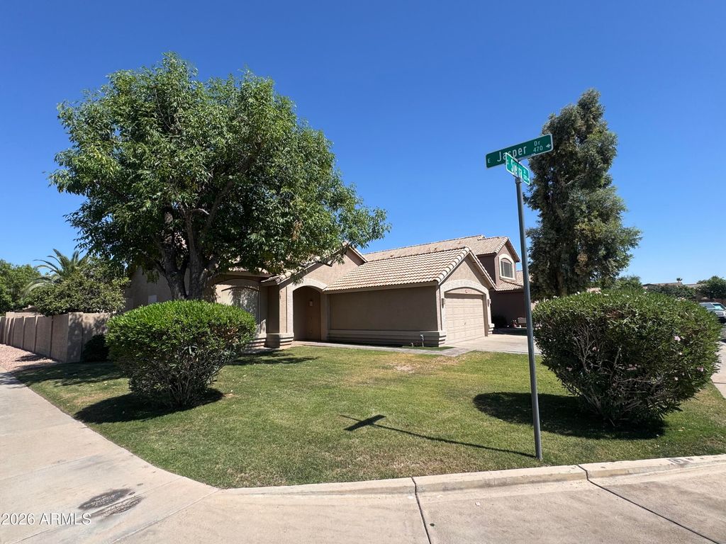 Image 5 of property listing at 1225 S SIERRA Street, Gilbert, AZ 85296