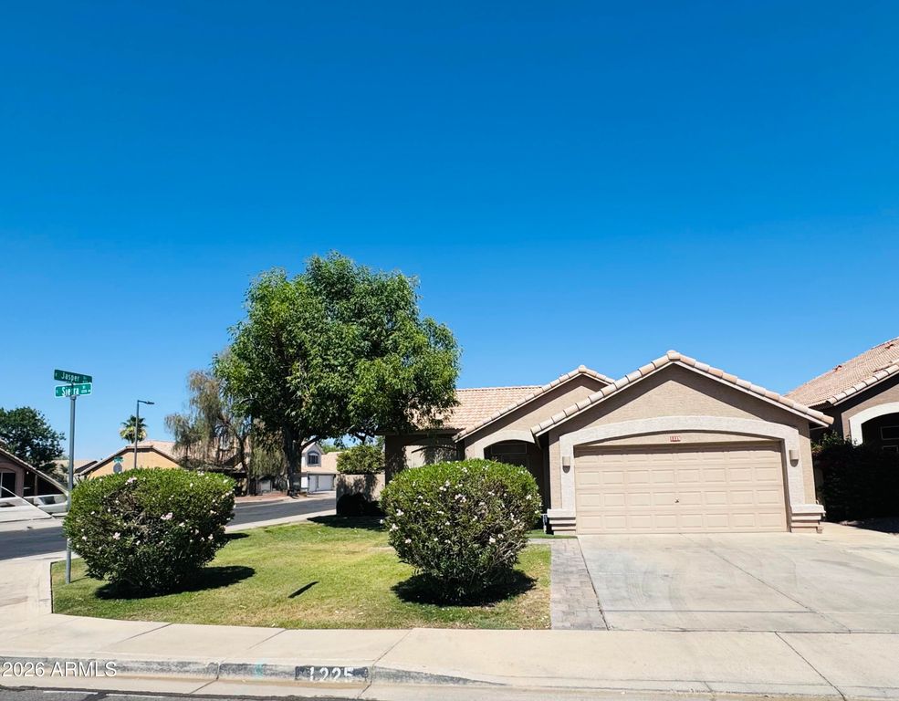 Image 6 of property listing at 1225 S SIERRA Street, Gilbert, AZ 85296
