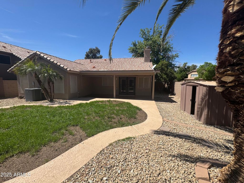 Image 8 of property listing at 1225 S SIERRA Street, Gilbert, AZ 85296